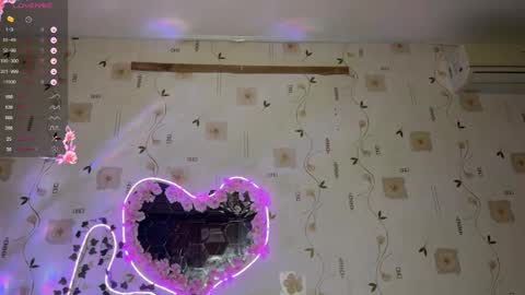 bella_and_alice online show from 10/31/25, 06:20