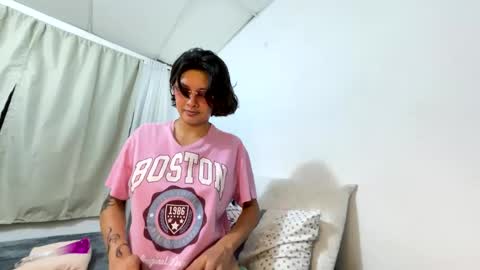 bella_anni online show from 09/18/25, 11:18