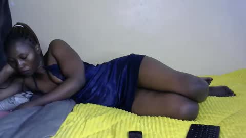 Snapshot of bella_c8 chatting on 09/10/25, 12:32 bella_c8 online show from 09/10/25, 12:32