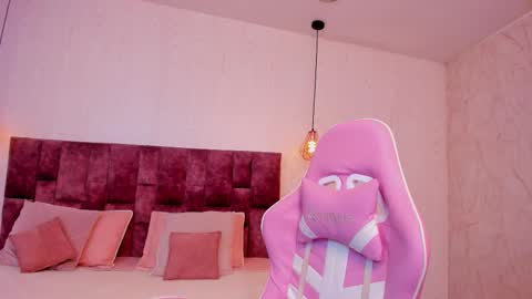 BELLA CLARCK online show from 11/14/25, 11:35