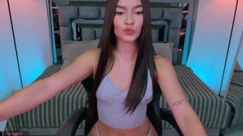 Snapshot of bella_clark2 chatting on 04/29/26, 04:00 Bella online show from 04/29/26, 04:00
