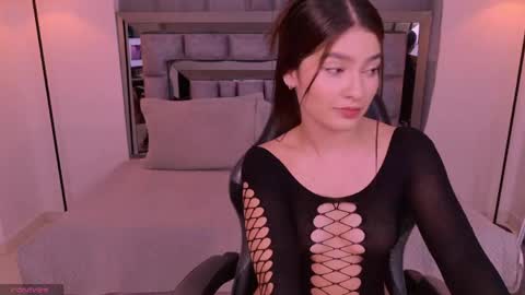 Snapshot of bella_clark2 chatting on 05/14/26, 08:37 Bella online show from 05/14/26, 08:37