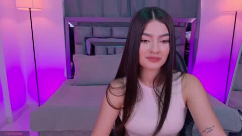 Snapshot of bella_clark2 chatting on 05/15/26, 02:24 Bella online show from 05/15/26, 02:24