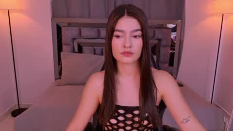 Snapshot of bella_clark2 chatting on 05/24/26, 08:47 Bella online show from 05/24/26, 08:47