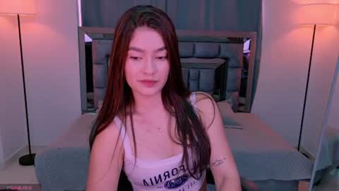 Snapshot of bella_clark2 chatting on 07/16/26, 01:06 Bella online show from 07/16/26, 01:06