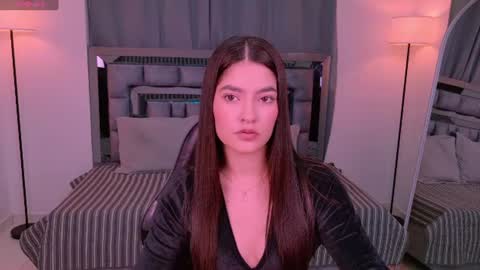Snapshot of bella_clark2 chatting on 07/19/26, 11:30 Bella online show from 07/19/26, 11:30