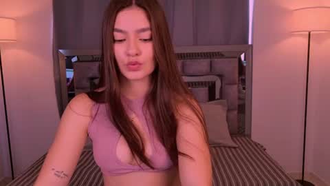 Snapshot of bella_clark2 chatting on 07/26/26, 04:03 Bella online show from 07/26/26, 04:03