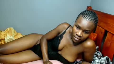 Snapshot of bella_cocy chatting on 06/09/26, 11:33 cocy online show from 06/09/26, 11:33