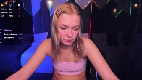 Bella online show from 10/31/25, 07:09