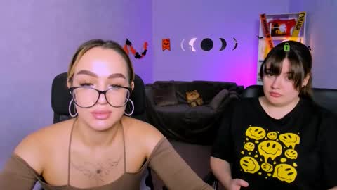 Snapshot of bella_cute12 chatting on 11/03/25, 09:43 Bella online show from 11/03/25, 09:43