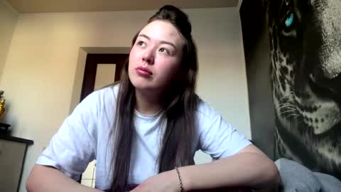 Snapshot of bella_dolletares chatting on 03/25/26, 02:28 Hanna here Welcome online show from 03/25/26, 02:28