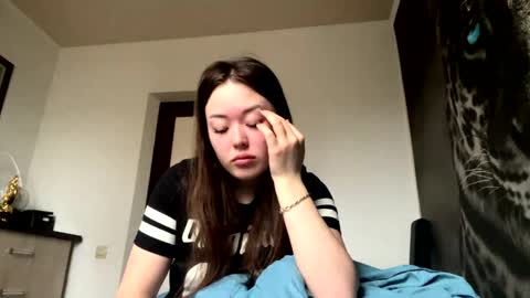Snapshot of bella_dolletares chatting on 04/08/26, 02:33 Hanna here Welcome online show from 04/08/26, 02:33