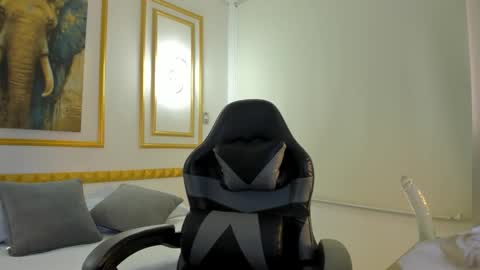 B E L L A online show from 03/17/26, 07:06