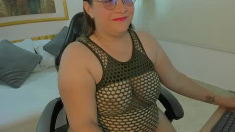 B E L L A online show from 04/15/26, 07:32