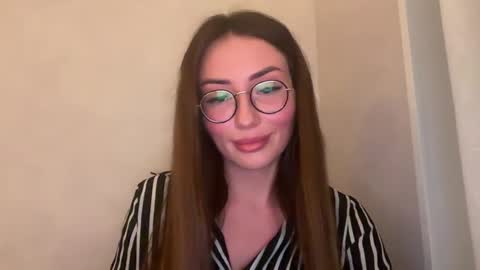 Snapshot of bella_foxxi chatting on 12/25/24, 04:32 bella_foxxi online show from 12/25/24, 04:32