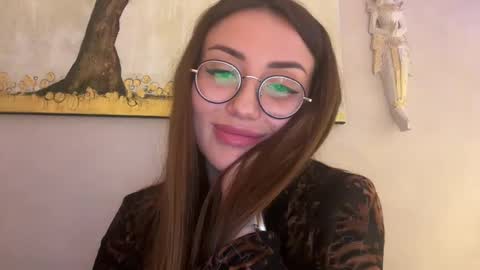 Snapshot of bella_foxxi chatting on 01/02/25, 10:11 bella_foxxi online show from 01/02/25, 10:11