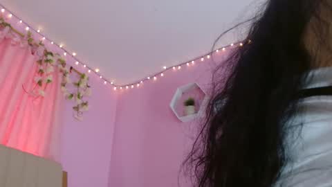Snapshot of bella_gentle chatting on 02/15/25, 12:43 bella_gentle online show from 02/15/25, 12:43