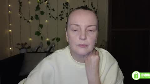 Snapshot of bella_hadatt chatting on 03/14/26, 12:21 Bella online show from 03/14/26, 12:21