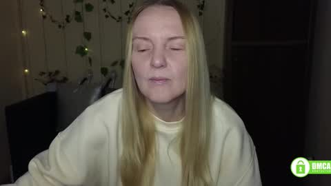 Snapshot of bella_hadatt chatting on 03/16/26, 06:28 Bella online show from 03/16/26, 06:28