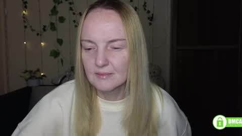 Snapshot of bella_hadatt chatting on 03/18/26, 12:30 Bella online show from 03/18/26, 12:30