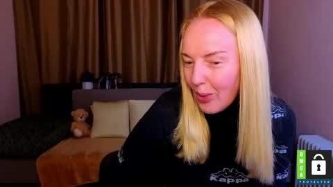 Snapshot of bella_hadatt chatting on 03/20/26, 12:43 Bella online show from 03/20/26, 12:43