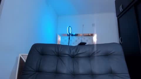 Snapshot of bella_hamilton chatting on 12/17/25, 01:11 bella_hamilton online show from 12/17/25, 01:11