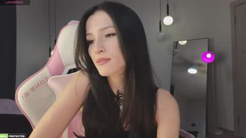 Snapshot of bella_hayes chatting on 10/27/25, 03:21 Bella next stream December 2 at 9pm gmt online show from 10/27/25, 03:21