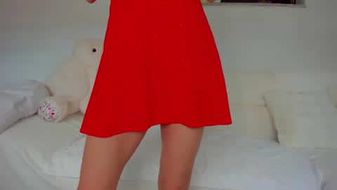 Snapshot of bella_hot77 chatting on 06/20/26, 11:35 Anna online show from 06/20/26, 11:35