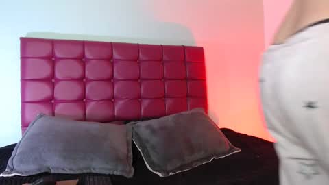 Snapshot of bella_lr chatting on 02/26/26, 10:58 Valentina online show from 02/26/26, 10:58