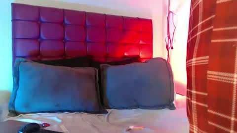 Snapshot of bella_lr chatting on 03/16/26, 12:17 Valentina online show from 03/16/26, 12:17