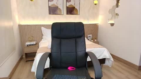 bella_millers online show from 04/25/26, 02:03