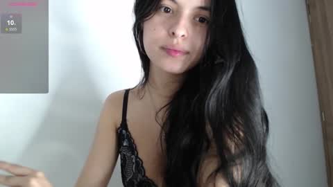 Snapshot of bella_musee chatting on 12/06/24, 03:52   online show from 12/06/24, 03:52