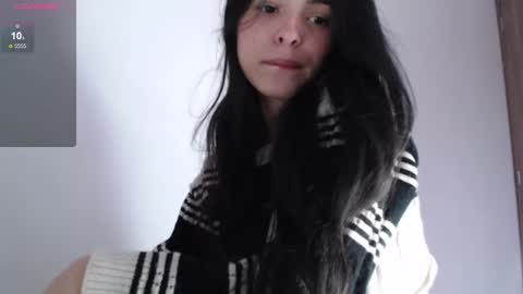 Snapshot of bella_musee chatting on 12/23/24, 03:01   online show from 12/23/24, 03:01