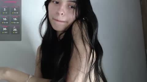 Snapshot of bella_musee chatting on 12/31/24, 12:00   online show from 12/31/24, 12:00