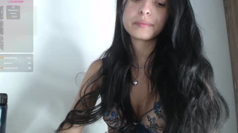 Snapshot of bella_musee chatting on 01/08/25, 03:19   online show from 01/08/25, 03:19