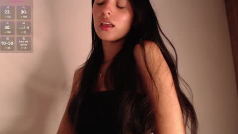 Snapshot of bella_musee chatting on 02/04/25, 12:40   online show from 02/04/25, 12:40