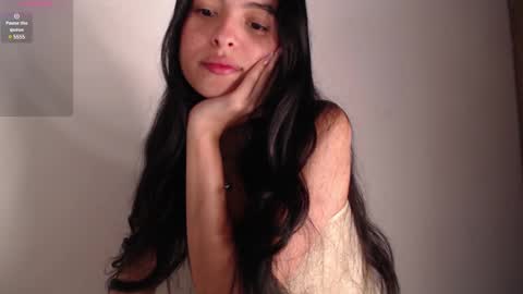 Snapshot of bella_musee chatting on 02/13/25, 10:54   online show from 02/13/25, 10:54