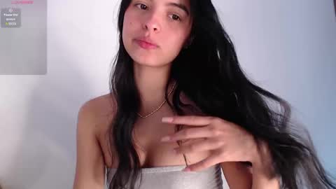 Snapshot of bella_musee chatting on 02/21/25, 03:10   online show from 02/21/25, 03:10
