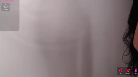 Snapshot of bella_musee chatting on 02/22/25, 02:28   online show from 02/22/25, 02:28