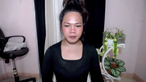 Snapshot of bella_ngo chatting on 06/19/26, 04:17 bella_ngo online show from 06/19/26, 04:17
