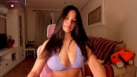 bella_pocahontas3 online show from 10/25/25, 10:26