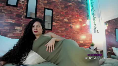 Bella Ponce  online show from 12/01/24, 10:43