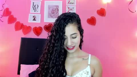 Bella Ponce  online show from 03/04/25, 05:45
