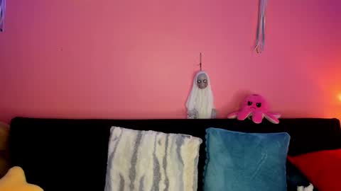 Bella Ponce  online show from 10/14/25, 02:51