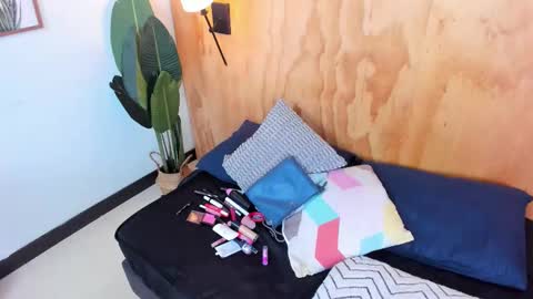 Bella Riviera online show from 11/25/25, 05:13