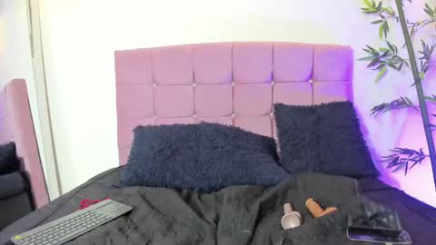 Bella online show from 04/28/26, 07:30