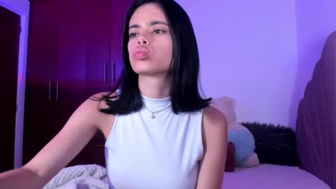 Snapshot of bella_sun_ chatting on 02/19/25, 05:49 Valeria Model Independent online show from 02/19/25, 05:49