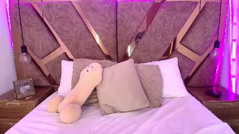 Snapshot of bella_swwan_ chatting on 06/18/26, 06:34 Bella Swwan online show from 06/18/26, 06:34