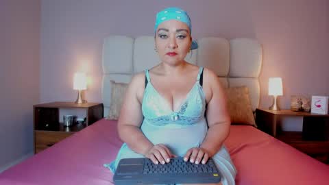 Snapshot of bella_vesper chatting on 05/13/26, 11:29 bella_vesper online show from 05/13/26, 11:29