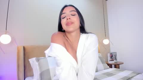 Snapshot of bella_vibes chatting on 02/17/26, 08:26 B E L L A online show from 02/17/26, 08:26